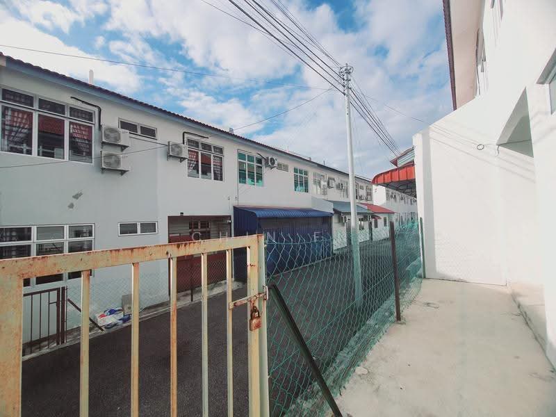 Rumah Teres 2-Tingkat untuk Dijual di Taman Sutera Wangi (Batu Berendam) - CHIN FN - Exterior - PropertyGuru.com.my