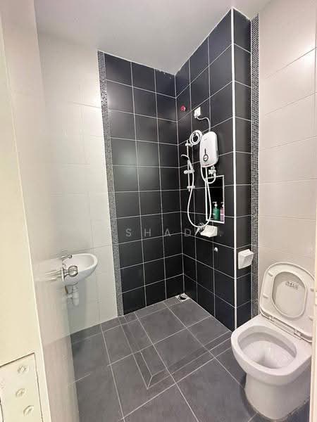 3-storey Terraced House for Sale in Taman Mount Austin (Tebrau) - Arshad . - Bathroom - PropertyGuru.com.my