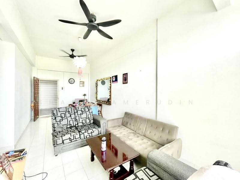 Kondominium untuk Dijual di Casa Mila Victoria - Shafiq Amerudin - Living Room - PropertyGuru.com.my