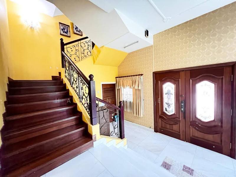Rumah Berkembar untuk Dijual di Shah Alam (Selangor) - Haslin Saleh - Entrance - PropertyGuru.com.my