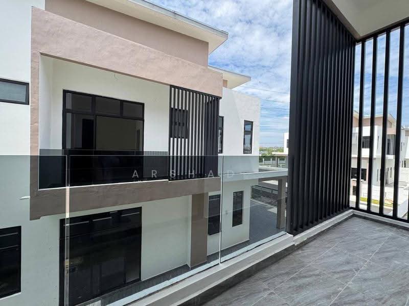 Cluster House for Sale in Taman Pulai Bestari (Skudai) - Arshad . - Exterior - PropertyGuru.com.my