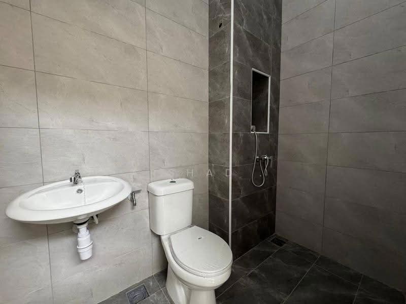 Cluster House for Sale in Taman Pulai Bestari (Skudai) - Arshad . - Bathroom - PropertyGuru.com.my