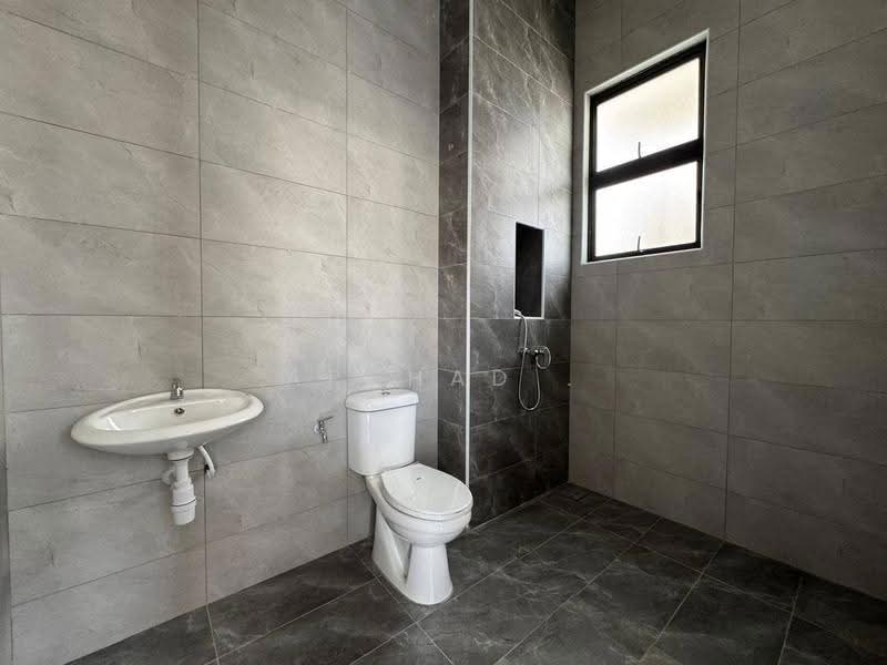 Cluster House for Sale in Taman Pulai Bestari (Skudai) - Arshad . - Bathroom - PropertyGuru.com.my