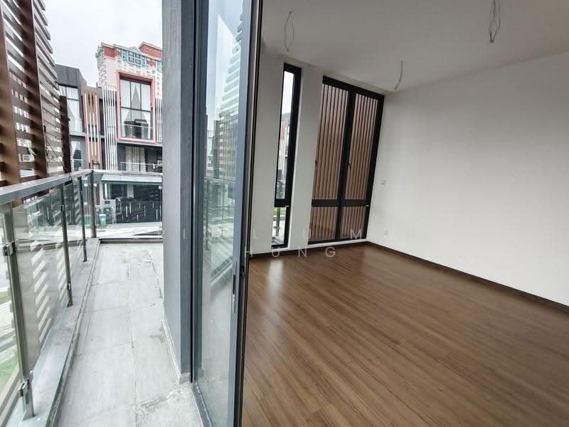 Rumah Teres 3-Tingkat untuk Dijual di Taman Puchong Legenda (Puchong) - Eric Lau Mun Chung - Balcony - PropertyGuru.com.my
