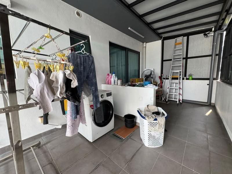 Rumah Berkembar untuk Dijual di D'Island (Puchong) - Kelvin Pook - Balcony - PropertyGuru.com.my