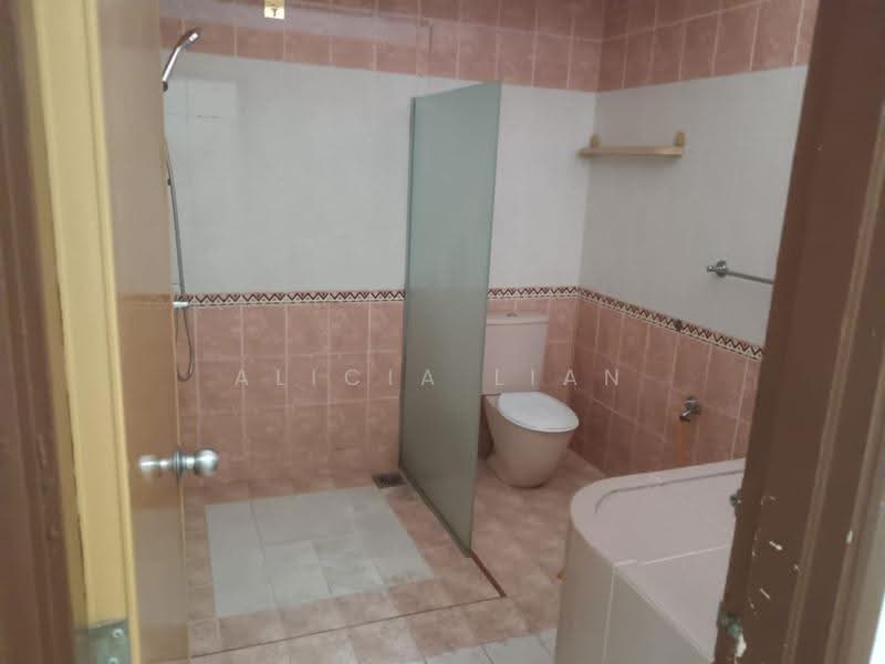 2-storey Terraced House for Rent in Taman Pelangi (Johor Bahru) - Alicia Lian - Bathroom - PropertyGuru.com.my