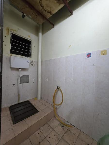 Shop for Sale in Taman Orkid (Cheras) - Ken Lew - Bathroom - PropertyGuru.com.my