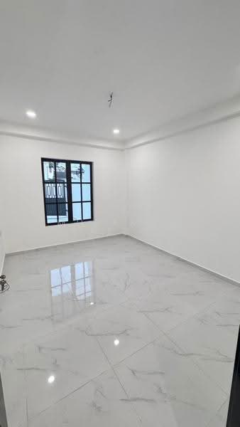 Rumah Teres 2-Tingkat untuk Dijual di Taman Bukit Kempas (Tampoi) - MUHAMAD AZRI - PropertyGuru.com.my