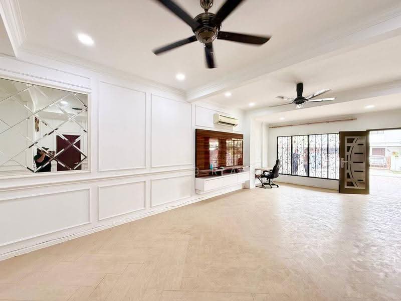 2-storey Terraced House for Sale in Bandar Teknologi Kajang (Kajang) - Azli Ibrahim - Living Room - PropertyGuru.com.my