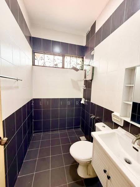 2-storey Terraced House for Sale in Bandar Teknologi Kajang (Kajang) - Azli Ibrahim - Bathroom - PropertyGuru.com.my