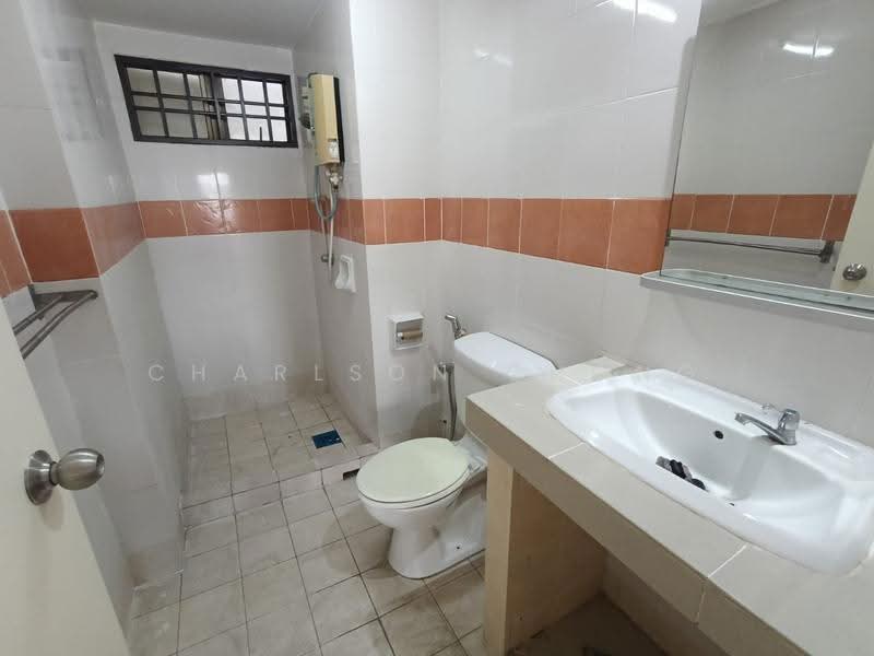 Apartment for Rent at Anjung Hijau (Greenfields) - Charlson Chong - Bathroom - PropertyGuru.com.my