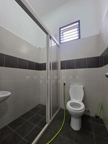 Bungalow House for Sale in Beserah (Pahang) - Mohammad Azizi - Bathroom - PropertyGuru.com.my