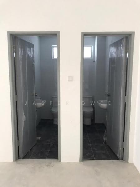 Semi-D Factory for Rent in Iskandar Puteri (Nusajaya) (Johor) - Jasper Gwee - Bathroom - PropertyGuru.com.my