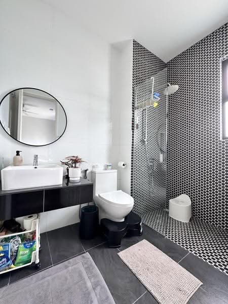 Rumah Berkembar untuk Dijual di Setia Alam (Selangor) - Jess Tee - Bathroom - PropertyGuru.com.my
