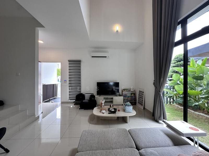Rumah Berkembar untuk Dijual di Setia Alam (Selangor) - Jess Tee - Living Room - PropertyGuru.com.my