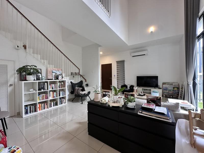 Rumah Berkembar untuk Dijual di Setia Alam (Selangor) - Jess Tee - Living Room - PropertyGuru.com.my