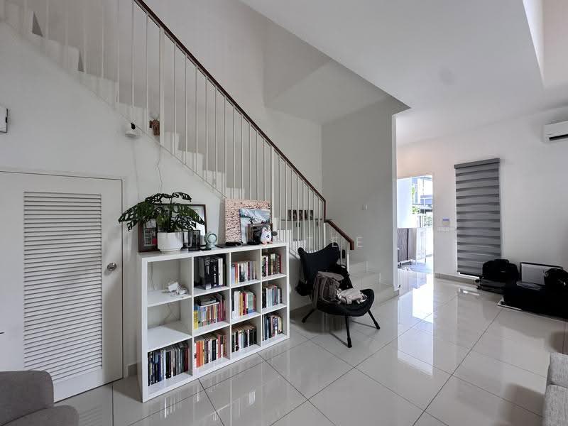 Rumah Berkembar untuk Dijual di Setia Alam (Selangor) - Jess Tee - Living Room - PropertyGuru.com.my
