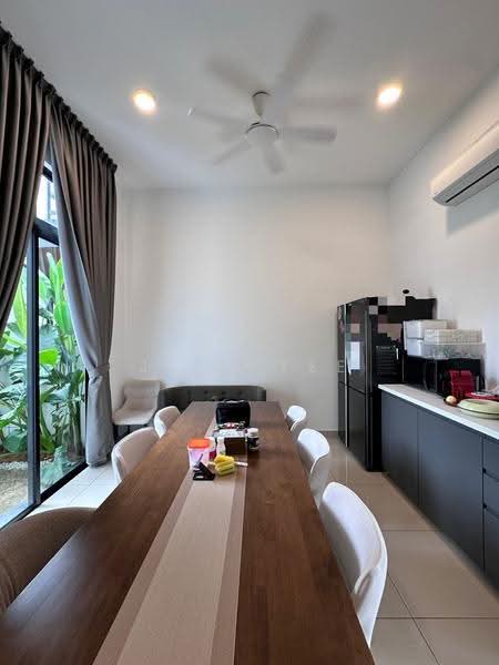 Rumah Berkembar untuk Dijual di Setia Alam (Selangor) - Jess Tee - Dining Room - PropertyGuru.com.my