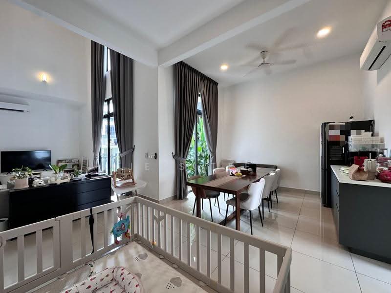 Rumah Berkembar untuk Dijual di Setia Alam (Selangor) - Jess Tee - Living Room - PropertyGuru.com.my