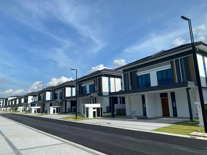 Rumah Berkembar untuk Dijual di Setia Alam (Selangor) - Jess Tee - Exterior - PropertyGuru.com.my