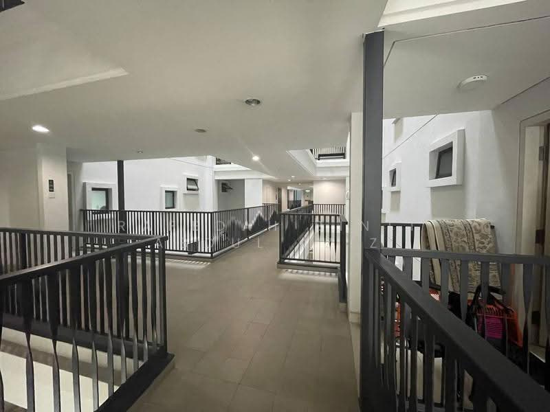 Kediaman Servis untuk Dijual di Radia Residences - Rafedah Binti Abdul Aziz - Corridor - PropertyGuru.com.my