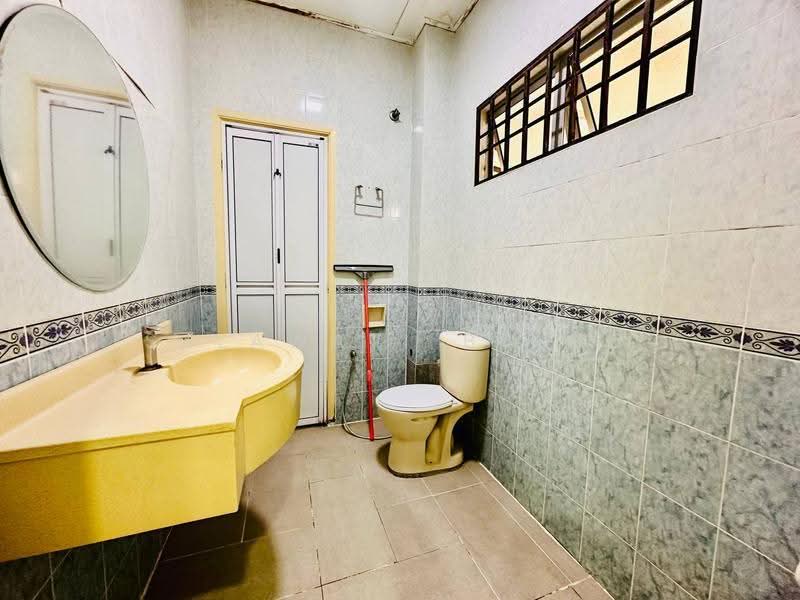 Rumah Teres 2-Tingkat untuk Dijual di Seksyen 7 (Shah Alam) - Salawati Busro - Bathroom - PropertyGuru.com.my