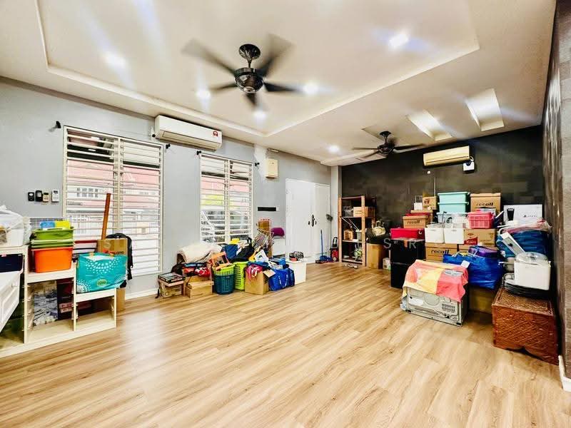 Rumah Teres 2-Tingkat untuk Dijual di Seksyen 7 (Shah Alam) - Salawati Busro - Living Room - PropertyGuru.com.my
