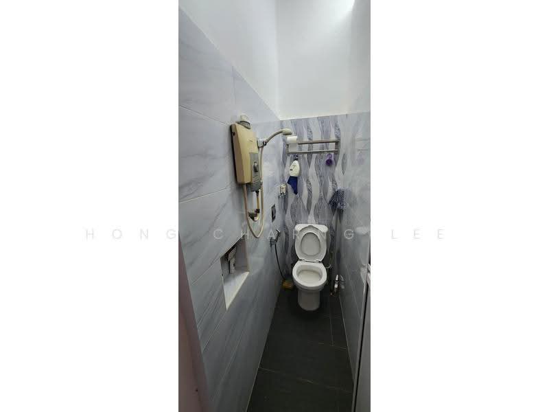 1-storey Terraced House for Rent in Johor Bahru (Johor) - Hong Charng Lee - Bathroom - PropertyGuru.com.my