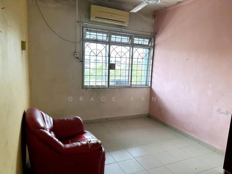 Rumah Flat untuk Dijual di Jalan Haji Manan Flat - Grace Fan - Living Room - PropertyGuru.com.my