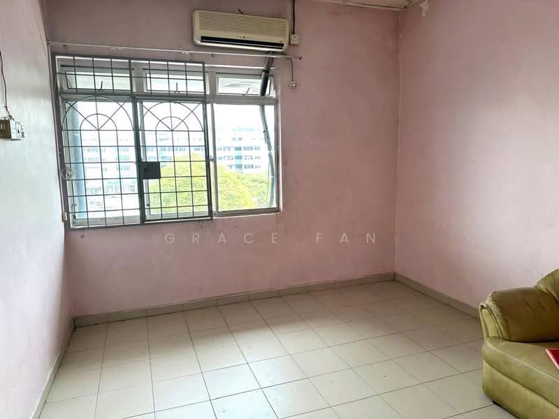 Rumah Flat untuk Dijual di Jalan Haji Manan Flat - Grace Fan - Living Room - PropertyGuru.com.my