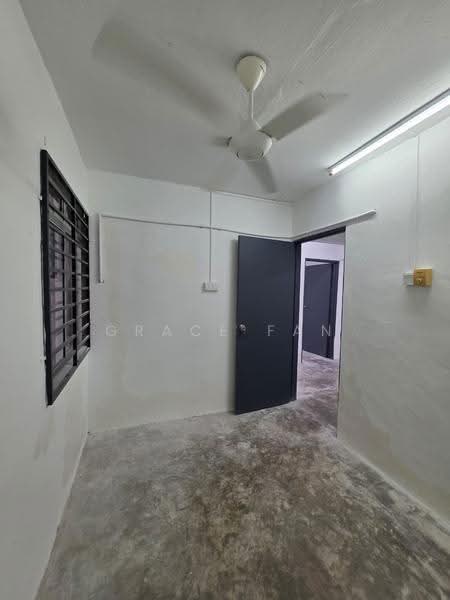 Rumah Flat untuk Dijual di Jalan Haji Manan Flat - Grace Fan - PropertyGuru.com.my