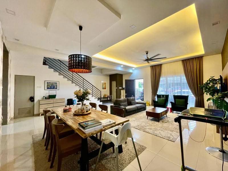 Rumah Teres 2-Tingkat untuk Dijual di Bandar Teknologi Kajang (Kajang) - Azli Ibrahim - Living Room - PropertyGuru.com.my