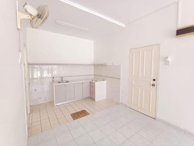 Pangsapuri untuk Dijual di Pangsapuri Sri Camellia - Joyce Hoo - Kitchen - PropertyGuru.com.my