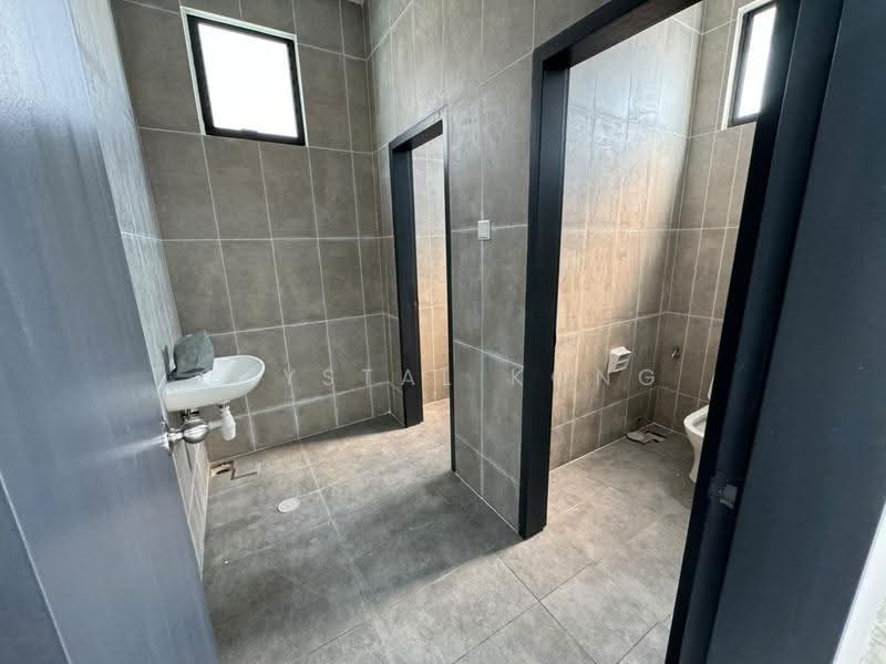 Semi-D Factory for Rent in Eco Business Park 1 (Johor Bahru) - Crystal Kong - Bathroom - PropertyGuru.com.my