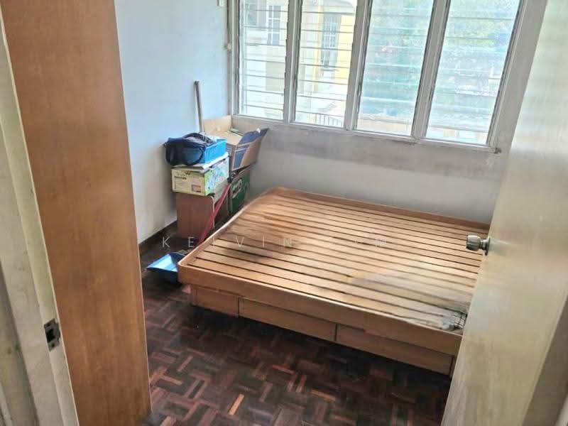 Pangsapuri untuk Dijual di Mawar Apartment - Kelvin Lim - Bedroom - PropertyGuru.com.my