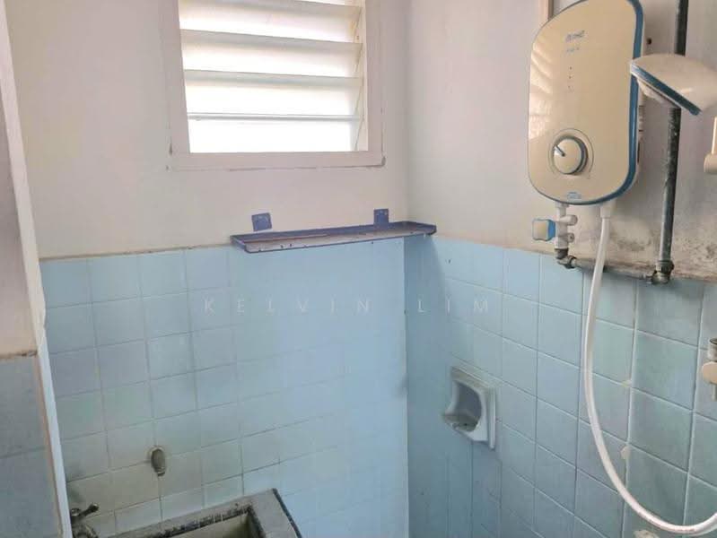 Pangsapuri untuk Dijual di Mawar Apartment - Kelvin Lim - Bathroom - PropertyGuru.com.my