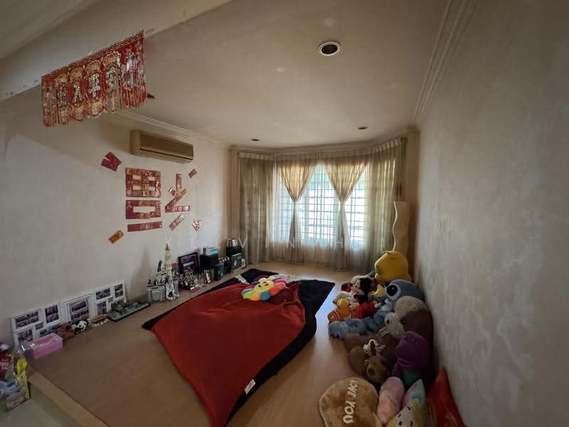 2-storey Terraced House for Sale in Taman Bukit Desa (Taman Desa) - Kelvin Hii - Living Room - PropertyGuru.com.my