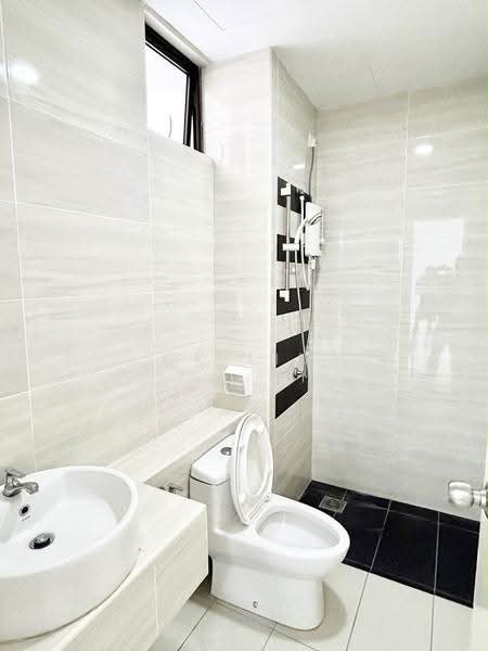 Kediaman Servis untuk Disewa di D'Summit Residences - CK Lim - Bathroom - PropertyGuru.com.my