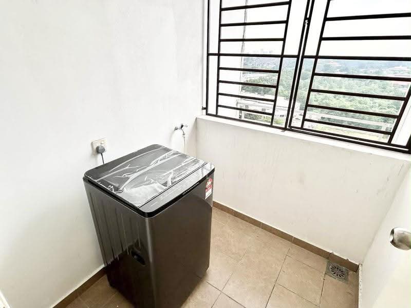 Kediaman Servis untuk Disewa di D'Summit Residences - CK Lim - Balcony - PropertyGuru.com.my