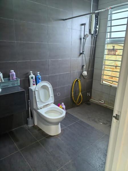 Semi-Detached House for Rent in Kuching (Sarawak) - Jeno Tan - Bathroom - PropertyGuru.com.my