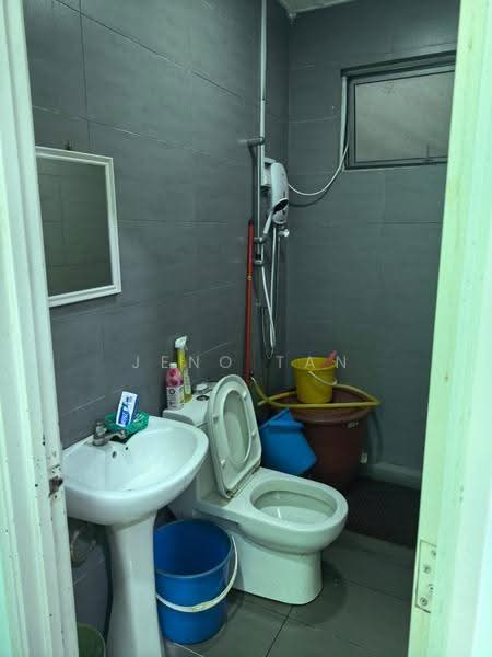 Semi-Detached House for Rent in Kuching (Sarawak) - Jeno Tan - Bathroom - PropertyGuru.com.my