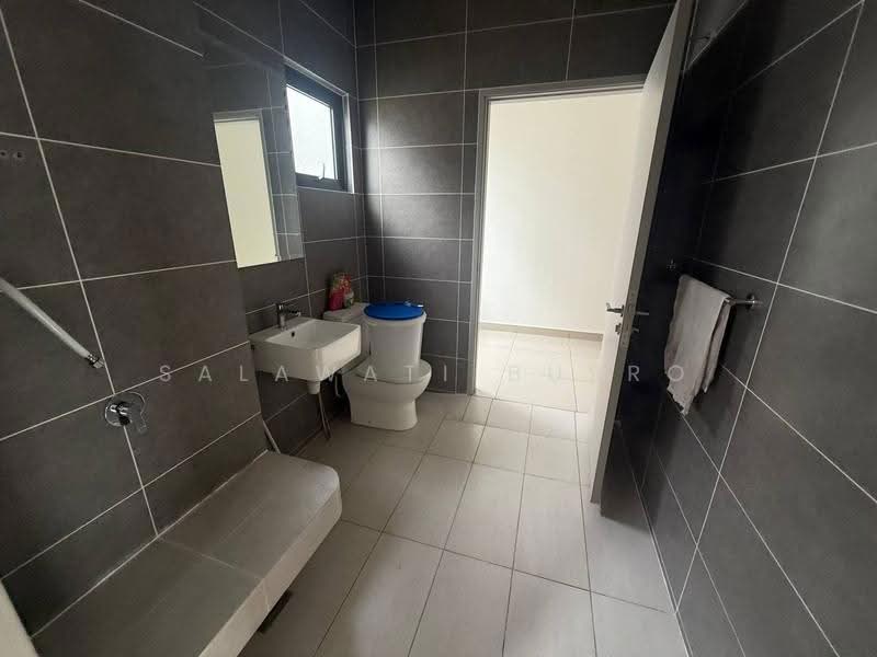 Semi-Detached House for Sale in Cyber 10 (Cyberjaya) - Salawati Busro - Bathroom - PropertyGuru.com.my
