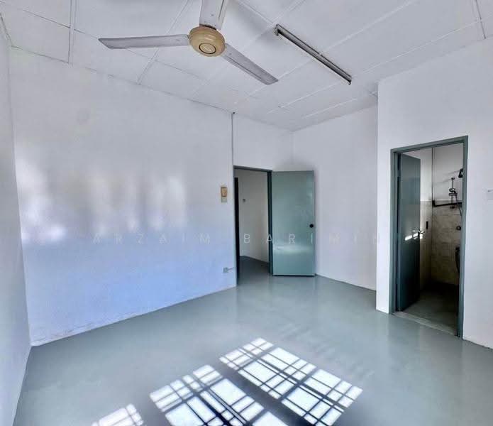 Rumah Teres 2-Tingkat untuk Dijual di Taman Bukit Dahlia (Pasir Gudang) - Arzaim Barimin - Interior - PropertyGuru.com.my