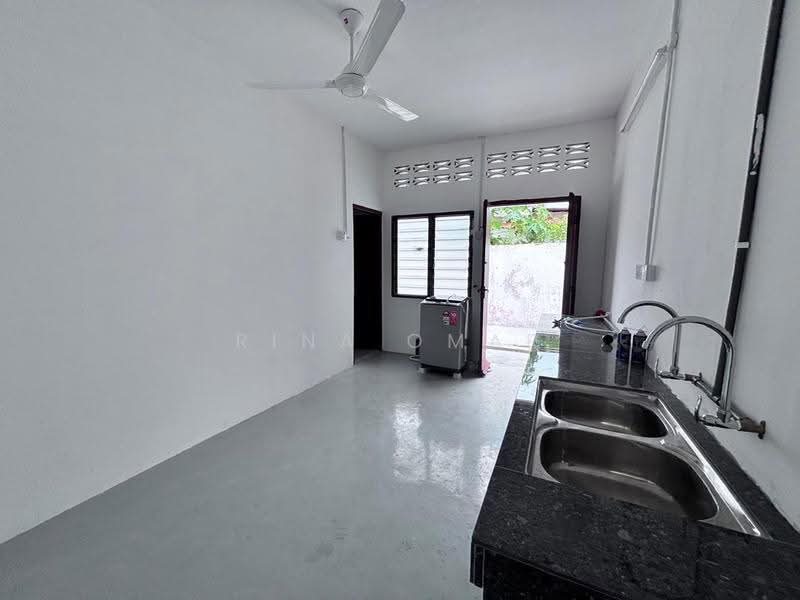 Bungalow House untuk Disewa di Taman Mas (Ipoh) - Rina Omar - Kitchen - PropertyGuru.com.my