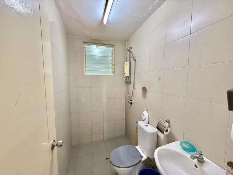 Kondominium untuk Dijual di 222 Residency - Ken Lai - Bathroom - PropertyGuru.com.my