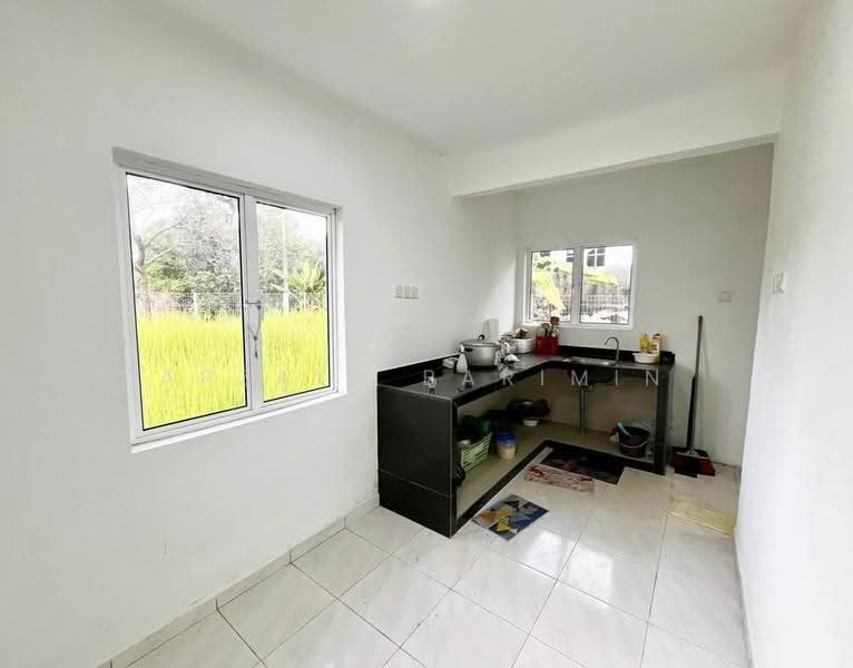 Rumah Teres 2-Tingkat untuk Dijual di Taman Kota Masai (Pasir Gudang) - Arzaim Barimin - Kitchen - PropertyGuru.com.my