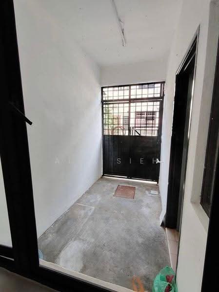 2-storey Terraced House for Sale in Mount Austin (Johor Bahru) - Alex Sieh - Entrance - PropertyGuru.com.my