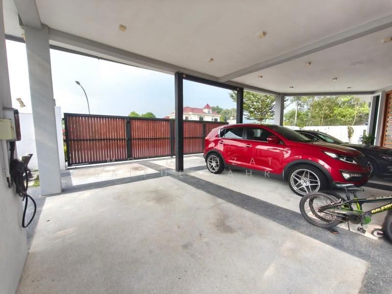 Bungalow House for Sale in Taman Pj Perdana (Paroi) - Mohd Aizat Saiful Bahri - Car Park - PropertyGuru.com.my