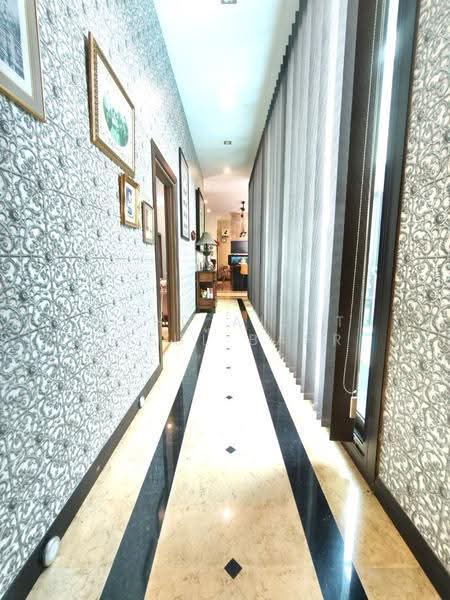 Bungalow House for Sale in Taman Pj Perdana (Paroi) - Mohd Aizat Saiful Bahri - Corridor - PropertyGuru.com.my