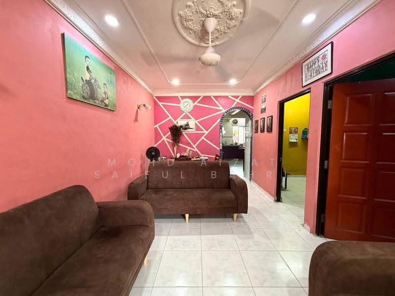 1-storey Terraced House for Sale in Puchong (Selangor) - Mohd Aizat Saiful Bahri - Living Room - PropertyGuru.com.my